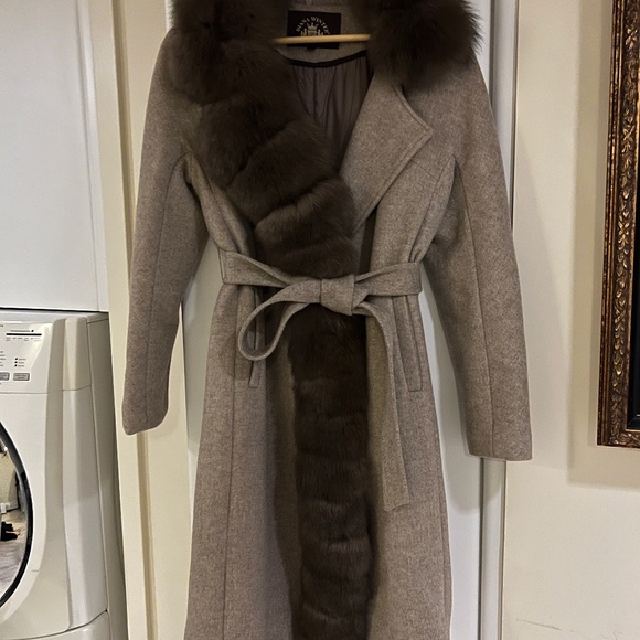 Winter coat with fur collar - Picture 1 of 7